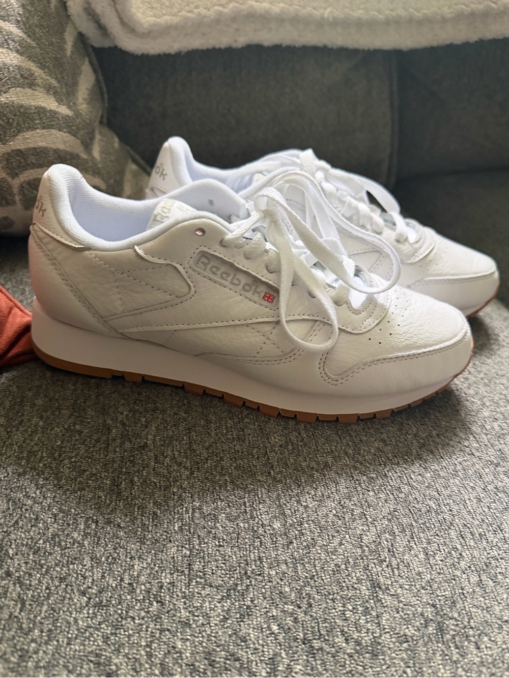 Reebok Women's Classic White Leather Sneakers with Gum Sole **NEVER WORN**